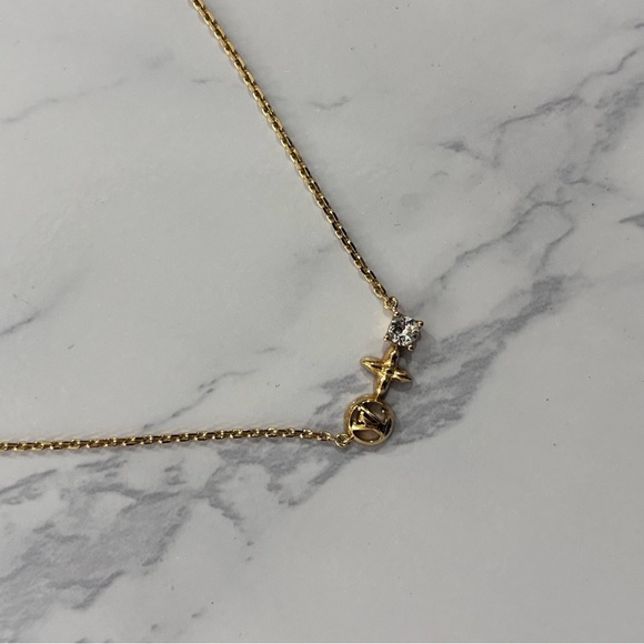 LOUIS VUITTON PETIT LOUIS NECLACE, GOLD - Picture 2 of 7